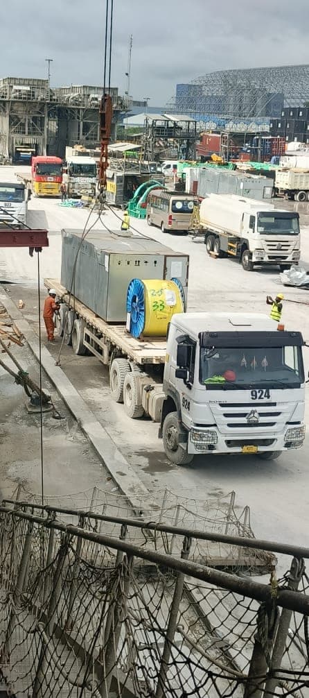 Crane equipment operating at a container port
