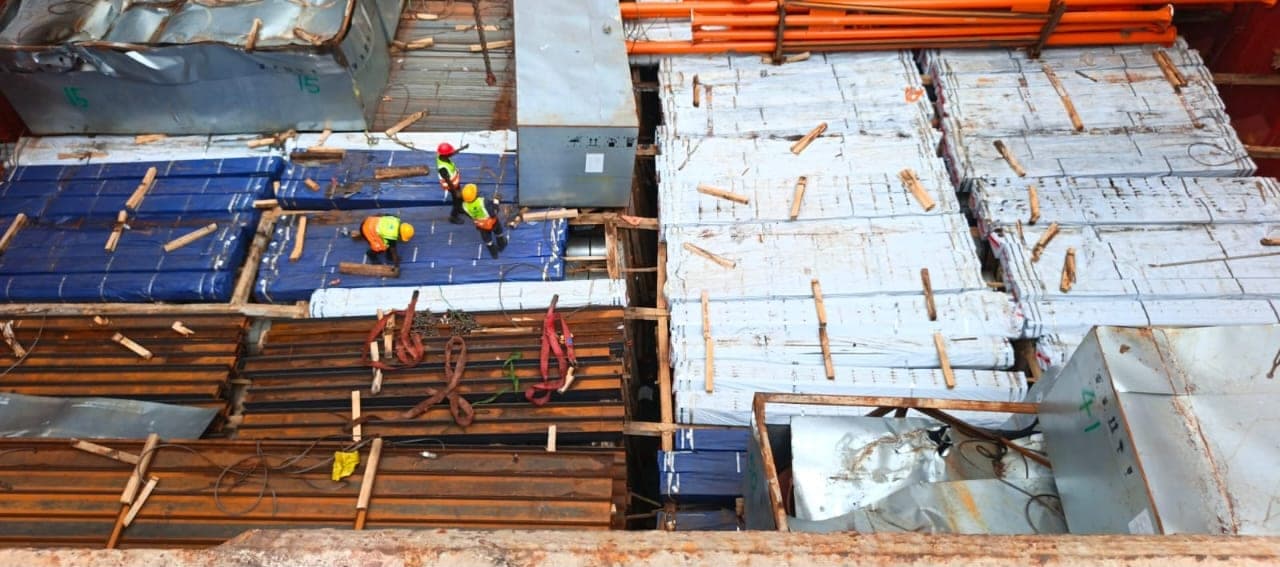 Project cargo being lashed and secured in a vessel hold