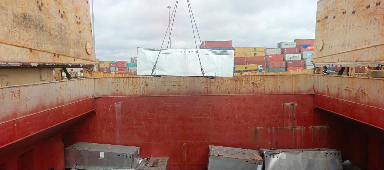 Crane lifting cargo from a vessel hold during discharge
